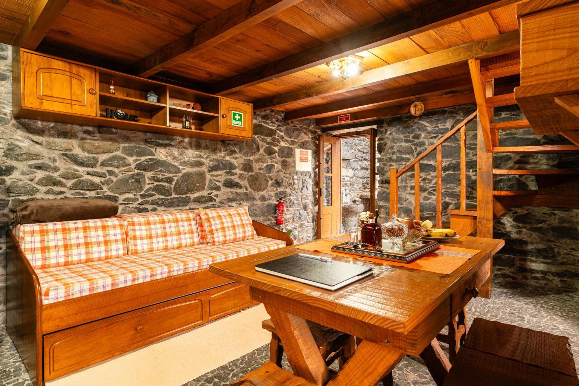 King'S House - Centennial House Ribeira do Raposo Luaran gambar